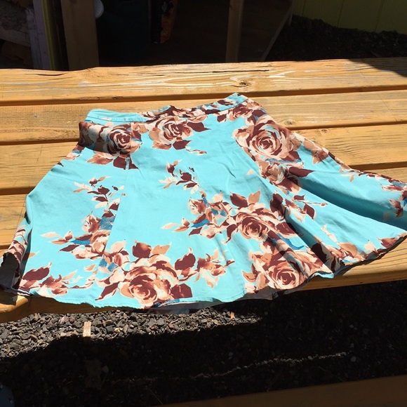 Turquoise skirt floral - Picture 2 of 4